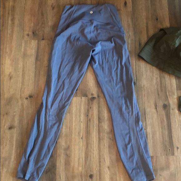 Lululemon workout Leggings - Picture 2 of 5